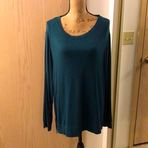 Green scoop neck long sleeve sweater